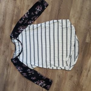 5/$15 Maurices Black & White Stripe Top size M